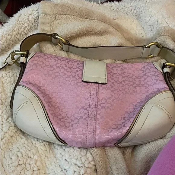 SOHO Coach Pink and Cream Signature Canvas Shoulder Bag with Gold Hardware - Picture 3 of 10